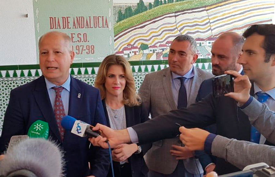 Javier Imbroda, en su primera visita como Consejero de Educación, se comprometió a la construcción del nuevo edificio. Javier Imbroda, en su primera visita como Consejero de Educación, se comprometió a la construcción del nuevo edificio.